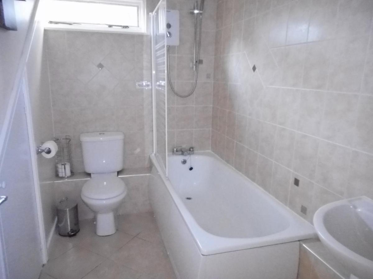 Oak Lodge Llanteg Luaran gambar